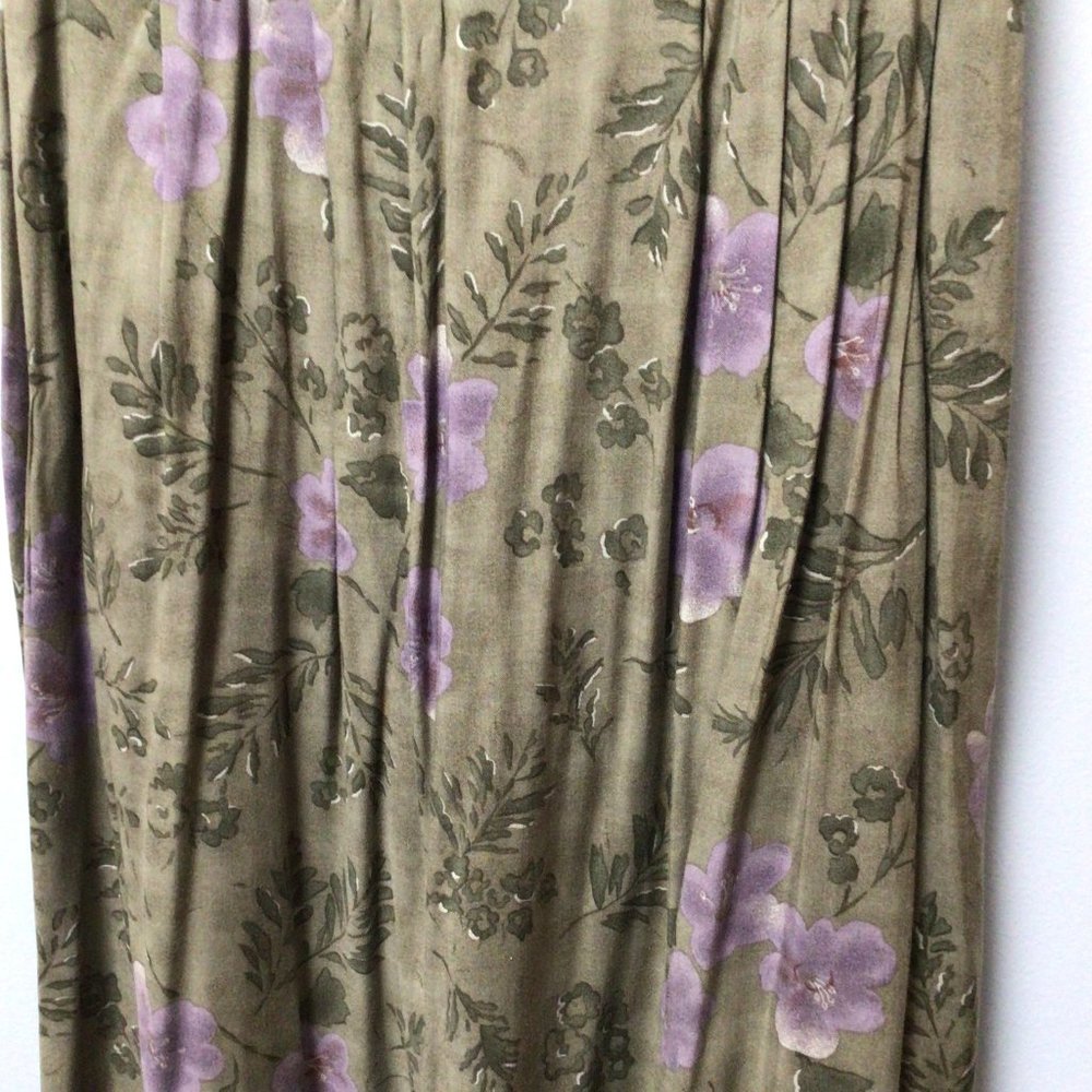 Sag Harbor - Light green skirt with lavender flowers and darker green foliage - Picture 2 of 9